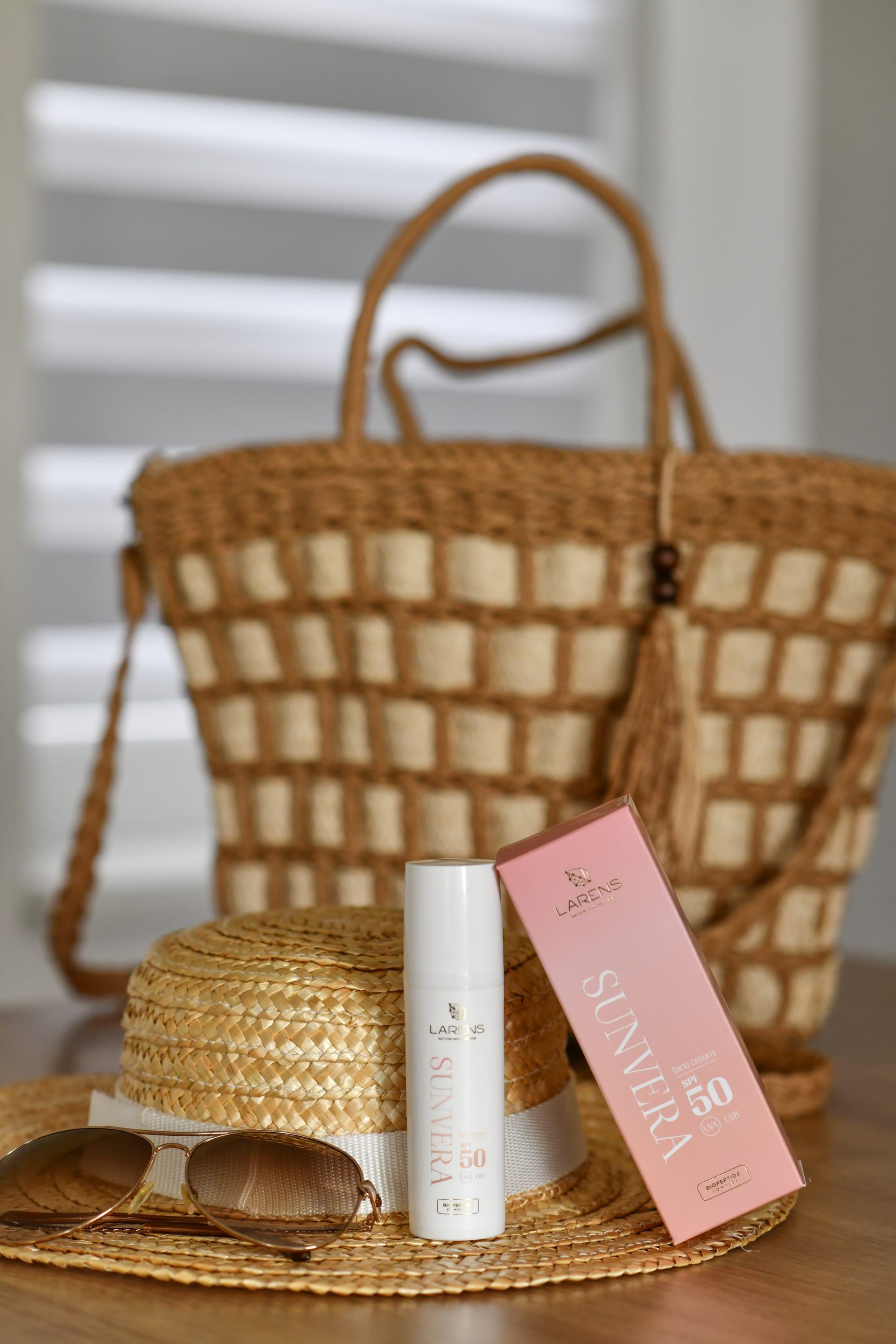 Sunvera SPF50 — letná produktová fotka